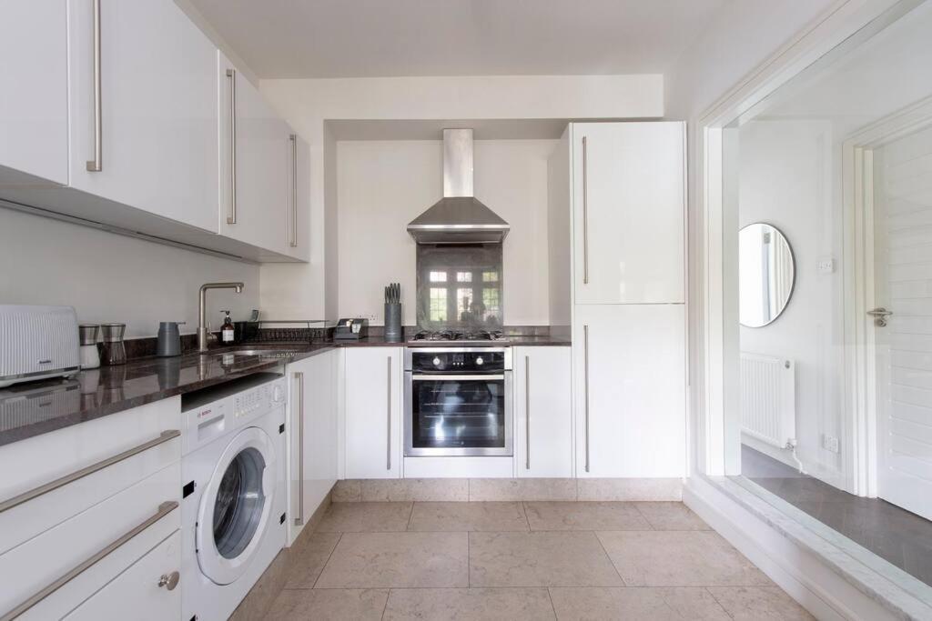 2 Bedroom Modern Urban Sanctuary 1Cc - Cherrydeal London Exterior photo